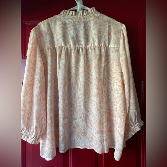 Elizabeth and James floral leaf print blouse peach white ruffle. XXL - Picture 3 of 4